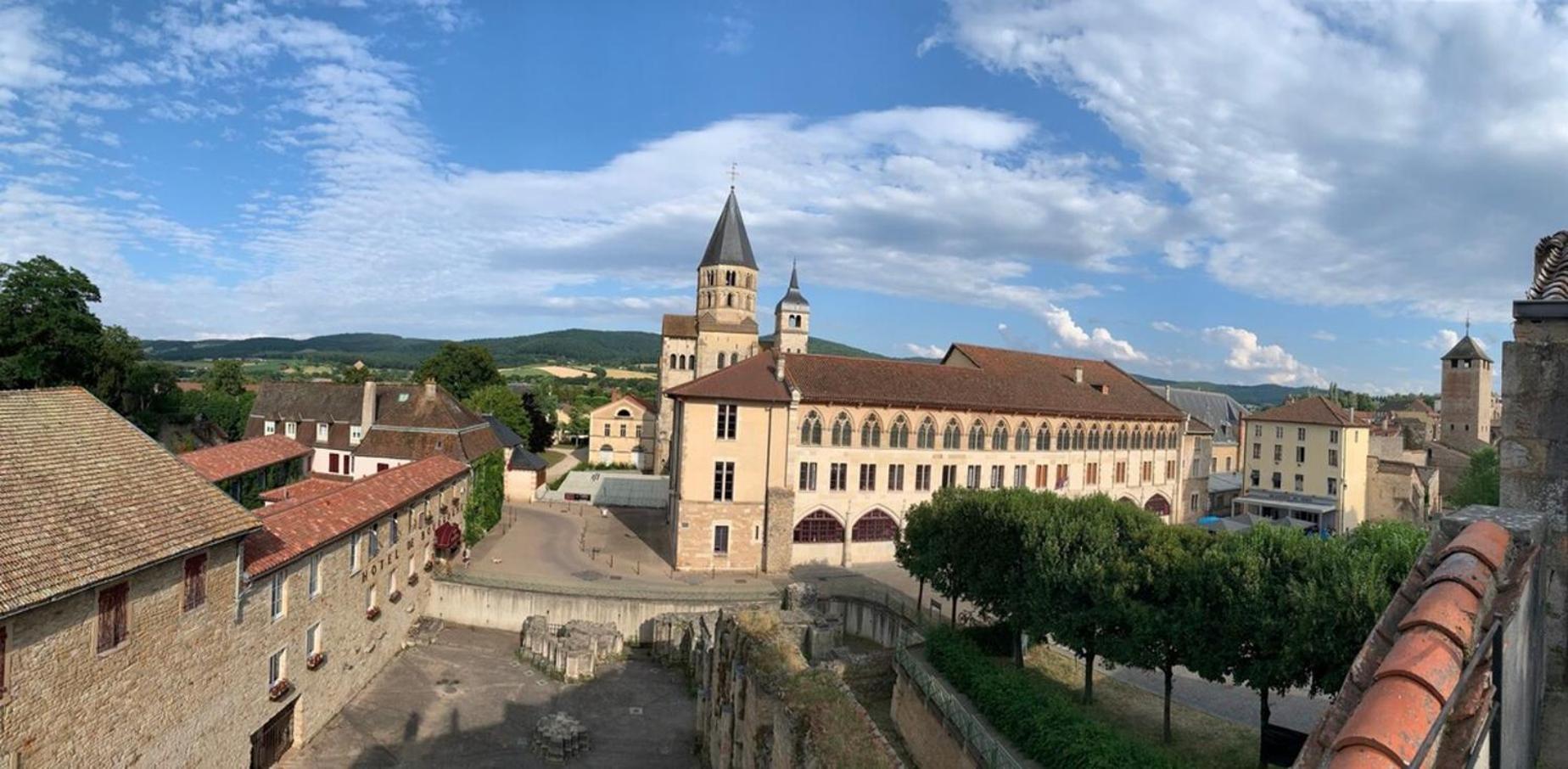 Вілла Barabans Tower Cluny Abbay Екстер'єр фото
